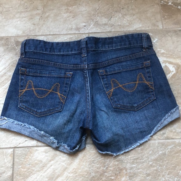Women’s Denim Shorts - Picture 4 of 7